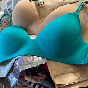 2 Victorias Secret 32DDD T Shirt Lightly Lined Wireless Solution Bras